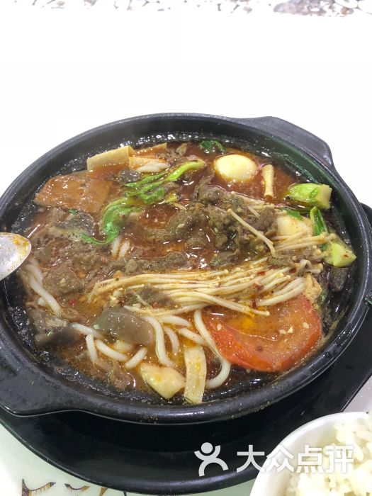 孜然牛肉砂锅配米饭