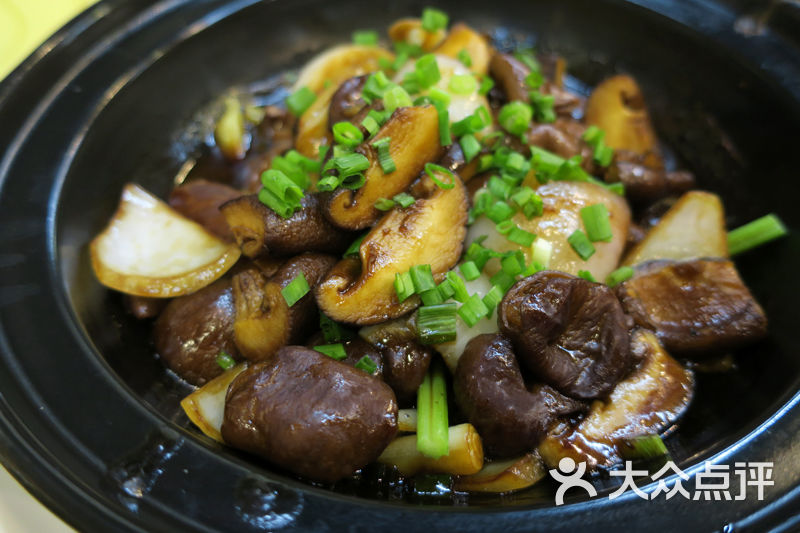 香菇肥肠煲