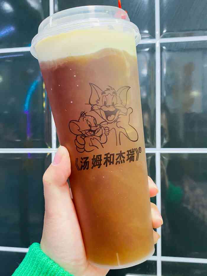 带去万达火车头步行街玩想喝奶茶找到了汤姆和杰瑞家顺着漫步云端往东