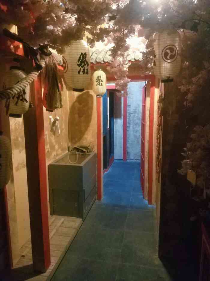 剧情玩的般若寺跟朋友一起四男四女一定要找胆大的玩这个密室八个支线