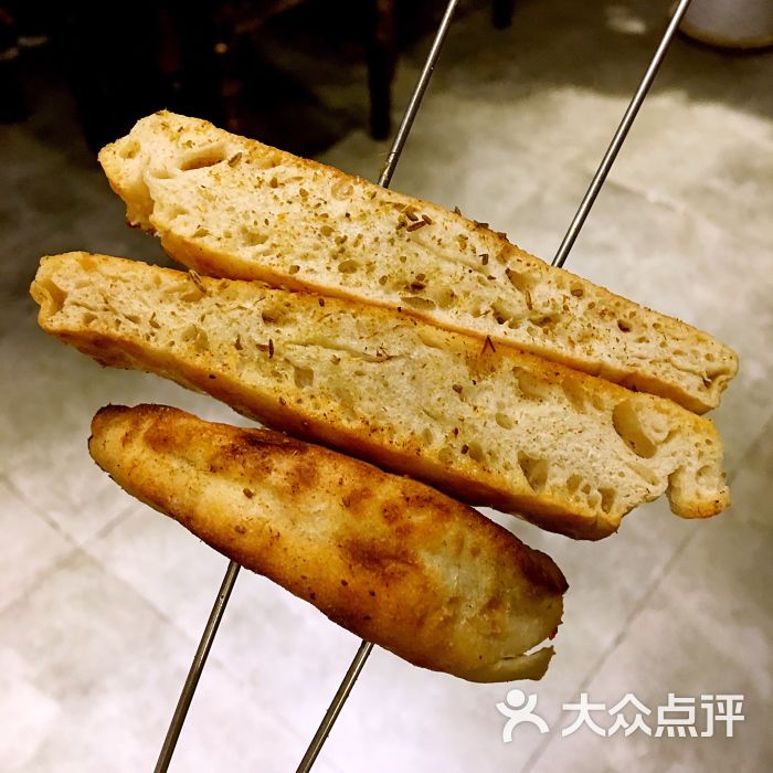 烧饼# 切条烤的,同样有点干硬.