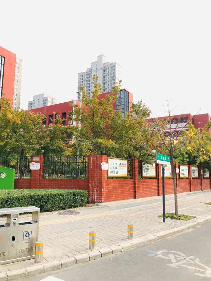 郑东新区普惠路小学