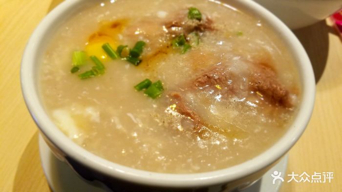 生滚窝蛋牛肉粥