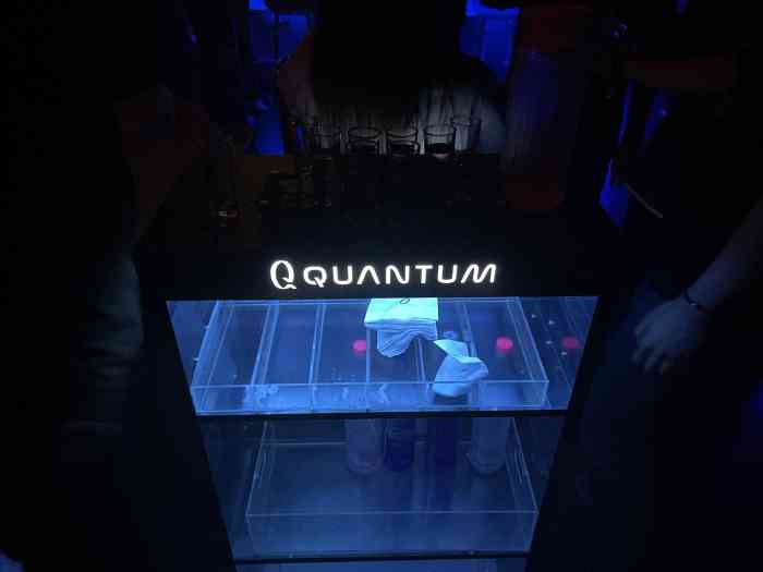 quantum 酒吧-"环境不错,来晚了只能排队适合小年轻.