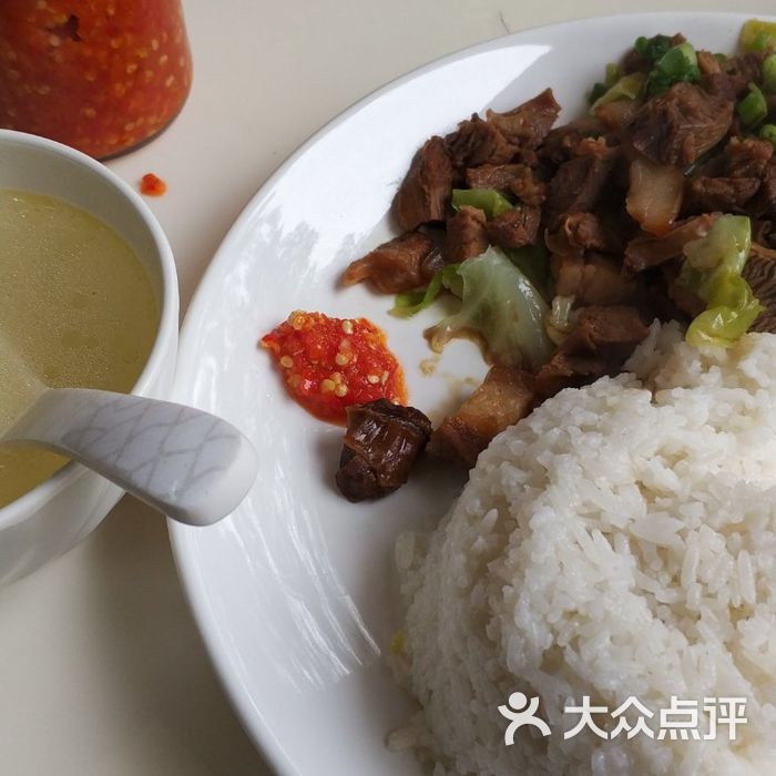 锋记烧鹅皇 卤水隔山肉饭