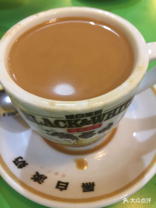 特意来官也街选家吃早餐的,想坐在饭馆里吃.