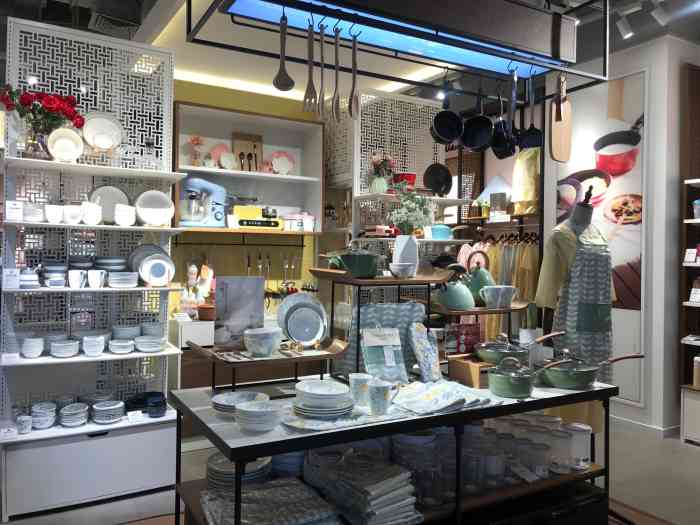 悦舍在万达广场2楼,是京东旗下的实体店,开业了一段时间.