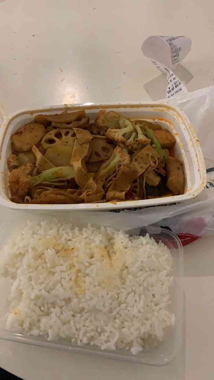 一般.中午吃顿便饭的话还可以,附近没啥吃的.