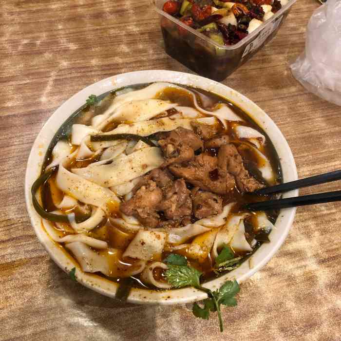 项记烩面-"虽然一年一元的在涨价,但是依旧挡不住回家.