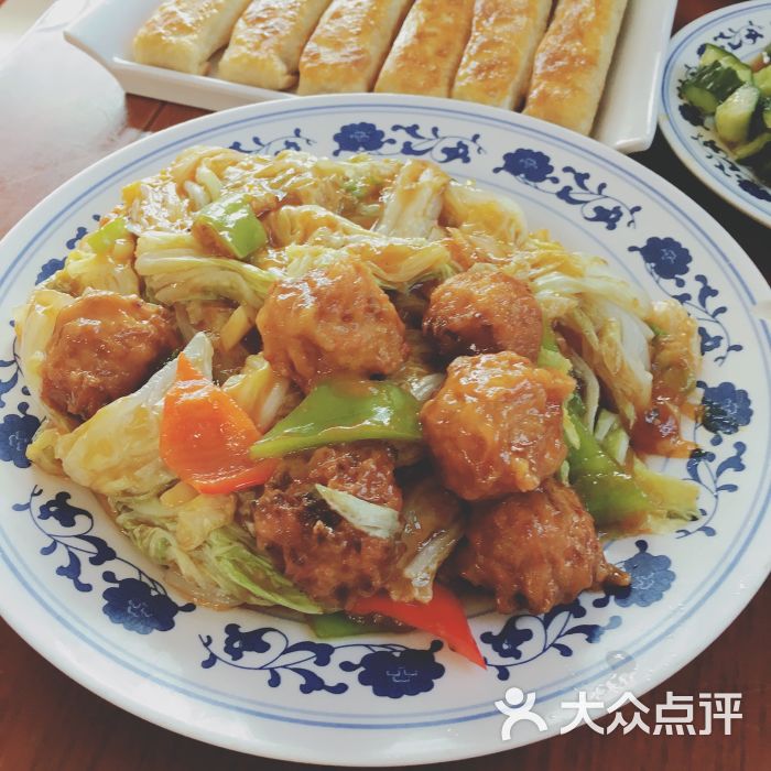 白菜烧丸子