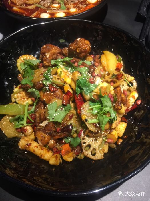 摆谱麻辣料理(万达广场宝山店)牛蛙麻辣香锅图片