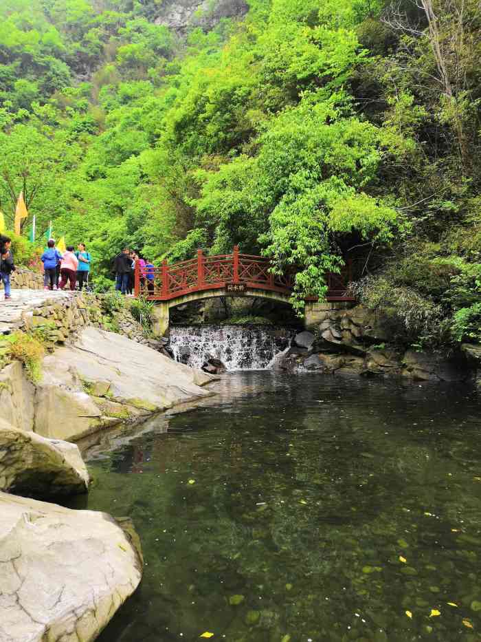 平利桃花溪景区-"五一假期逛逛人特别多停车场车位不.