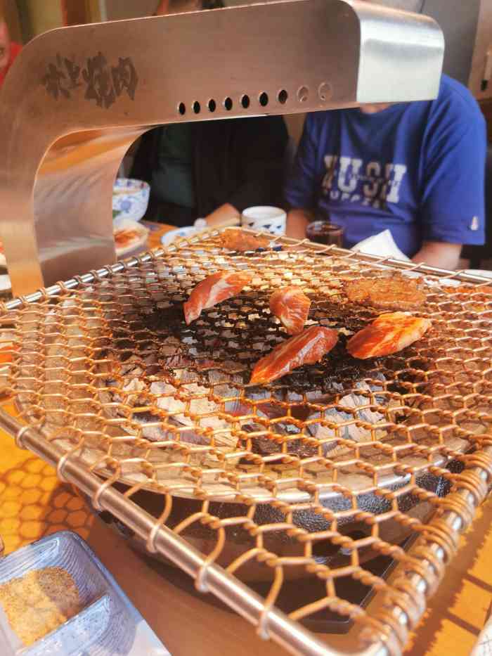 水上烧肉-"水上餐饮开了有多久?二十年应该差不多了吧.