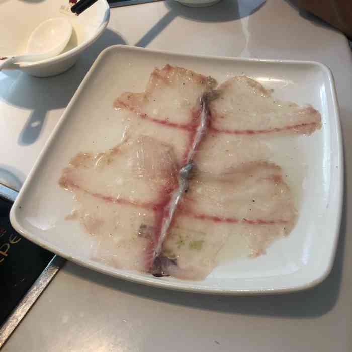 鲜尚轩斑鱼庄(凤城五路店"鱼味道不错 就是现在服务跟不上 空调也不