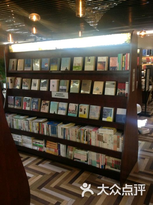 品聚书吧(恒隆广场店)-图片-济南购物