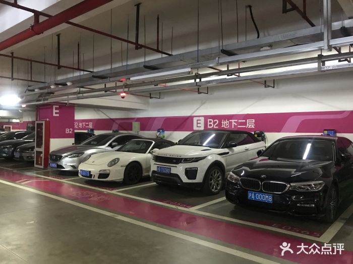 上海万象城停车场充电桩车位图片