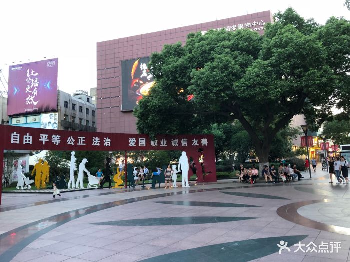 江阴人民路步行街是江阴城区最早的综合购物