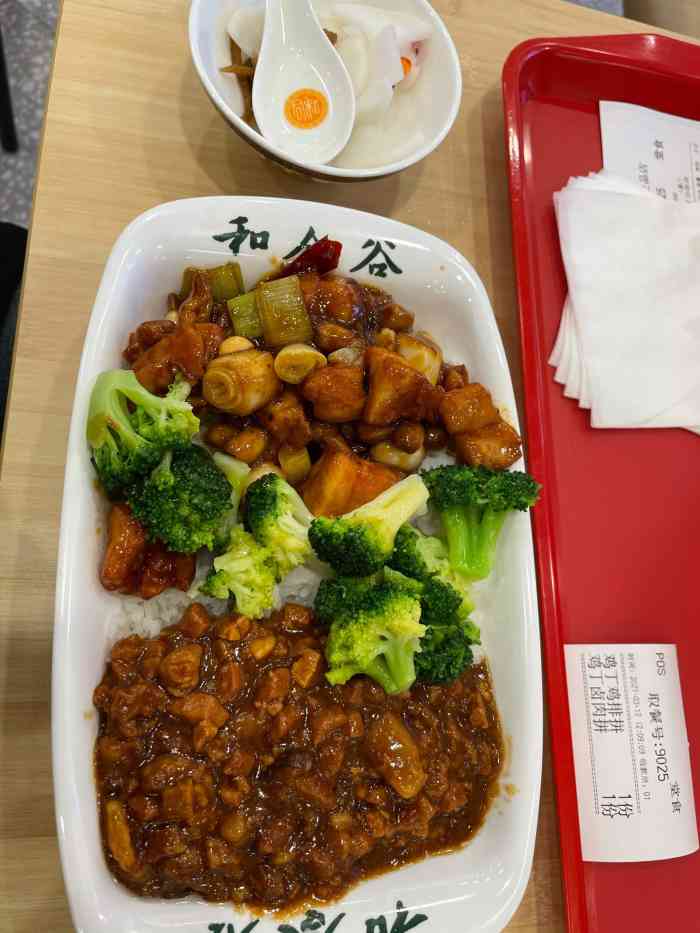 和合谷(上品 店「宫保鸡丁卤肉拼盘饭」宫保鸡丁和卤肉分量.