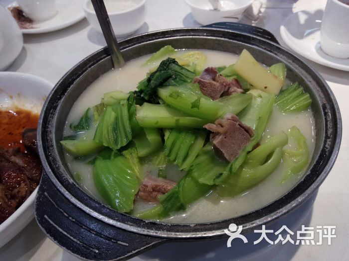 咸骨煲淋大芥菜