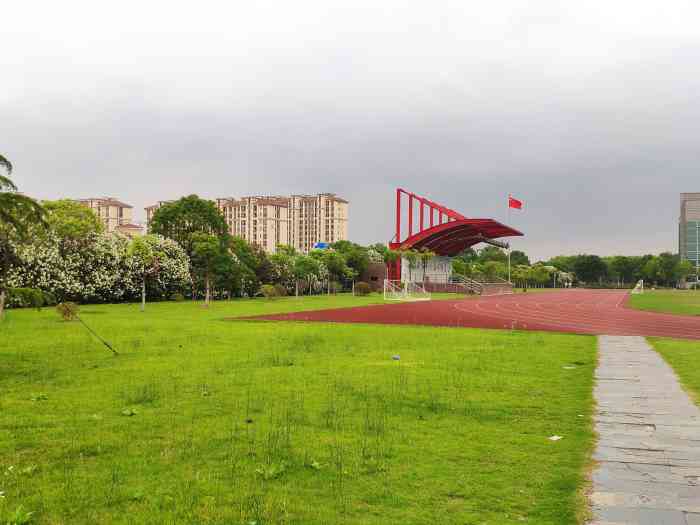 上海城建职业学院(奉贤校区)-"来培训上课,学校有自助