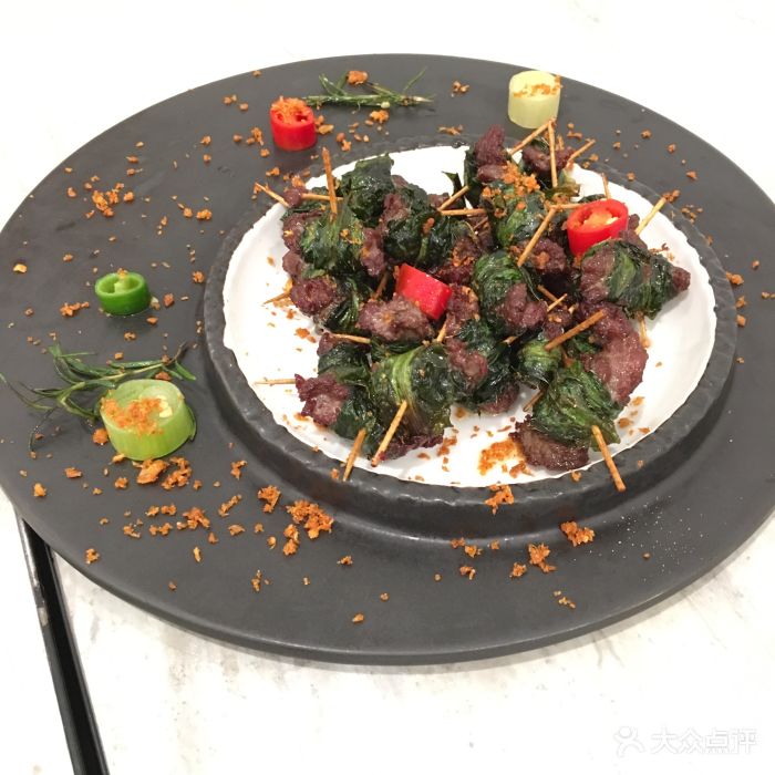 不算·创意融合菜牙签牛肉图片