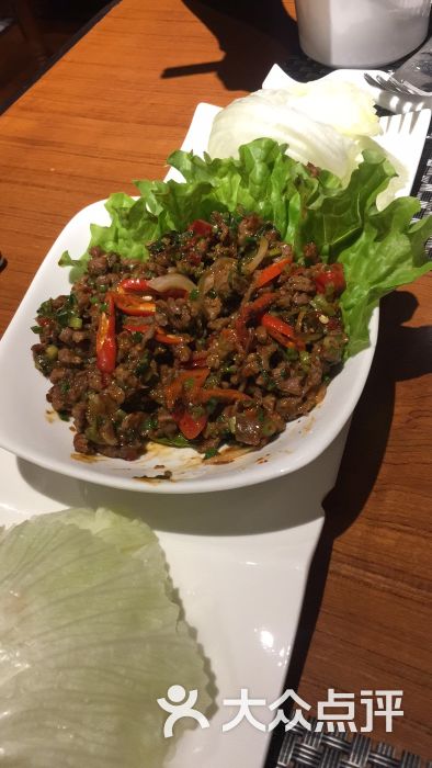 传统香辣牛肉碎生菜包