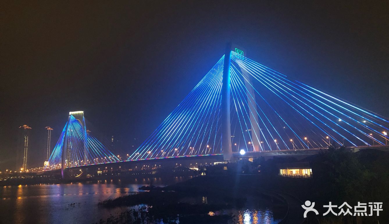 白沙大桥和心圩江大桥是我认为夜景最好看的啦