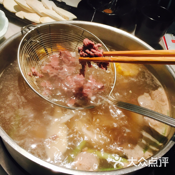 左庭右院鲜牛肉火锅(百联世纪店)招牌牛骨清汤锅图片 - 第2张