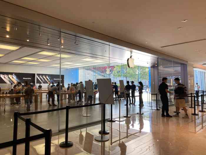 apple零售店(深圳益田假日广场店)-"# 让我康康,是谁.