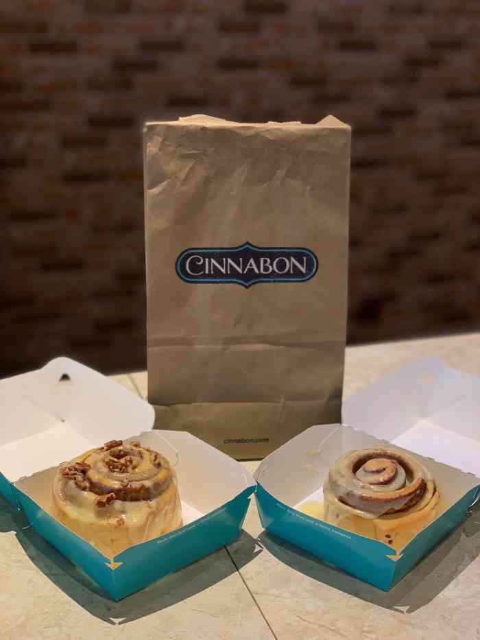 cinnabon-". 起美国超有名气的玉桂卷专卖店终於琴.