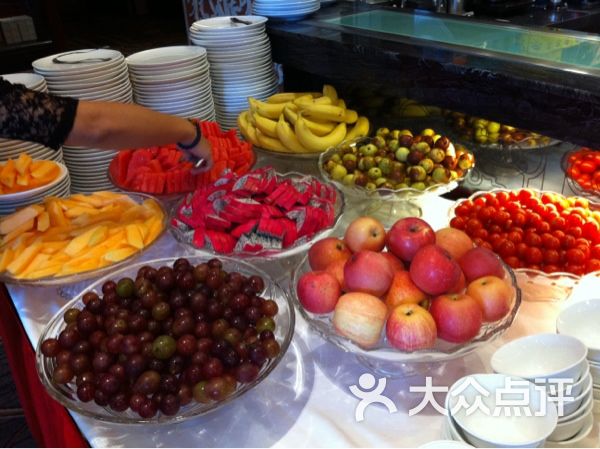 点击图片查看详情 婚宴整桌海鲜菜品照片_婚宴大厅的装修效果图_海逸海鲜婚宴(4)