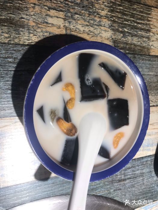 真牛哇香辣汽锅蛙(远洋未来广场店)椰奶烧仙草图片