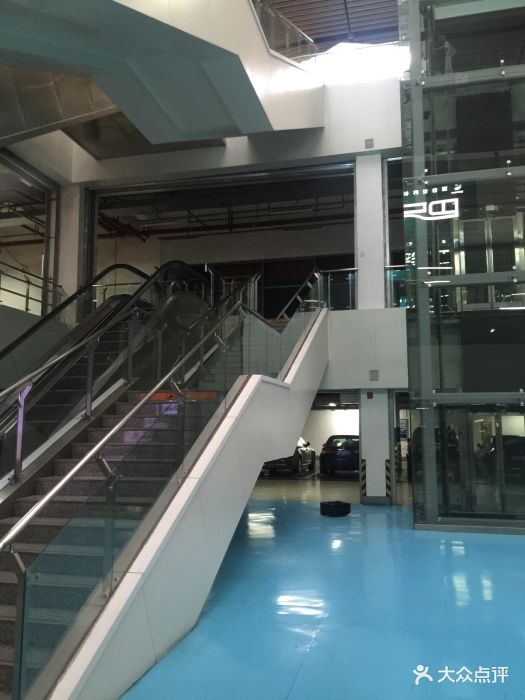 咸阳机场T3航站楼地下停车场