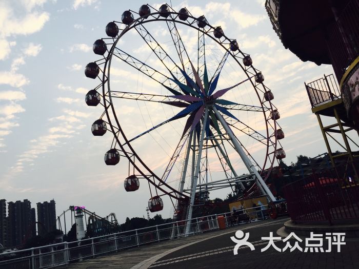 成都欢乐谷摩天轮图片 - 第20张
