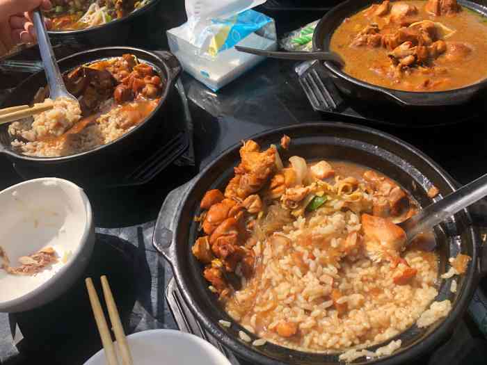 九群狼黄焖鸡米饭"晚饭太饿了,路过就吃了.我要的微辣,朋友.