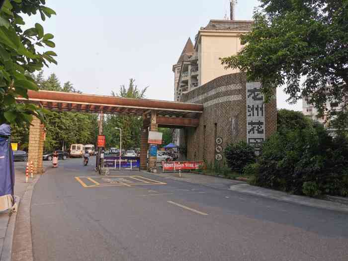 龙洲花园-"绍兴昌安龙州花园社区,被四面的湖水包围!"-大众点评移动版
