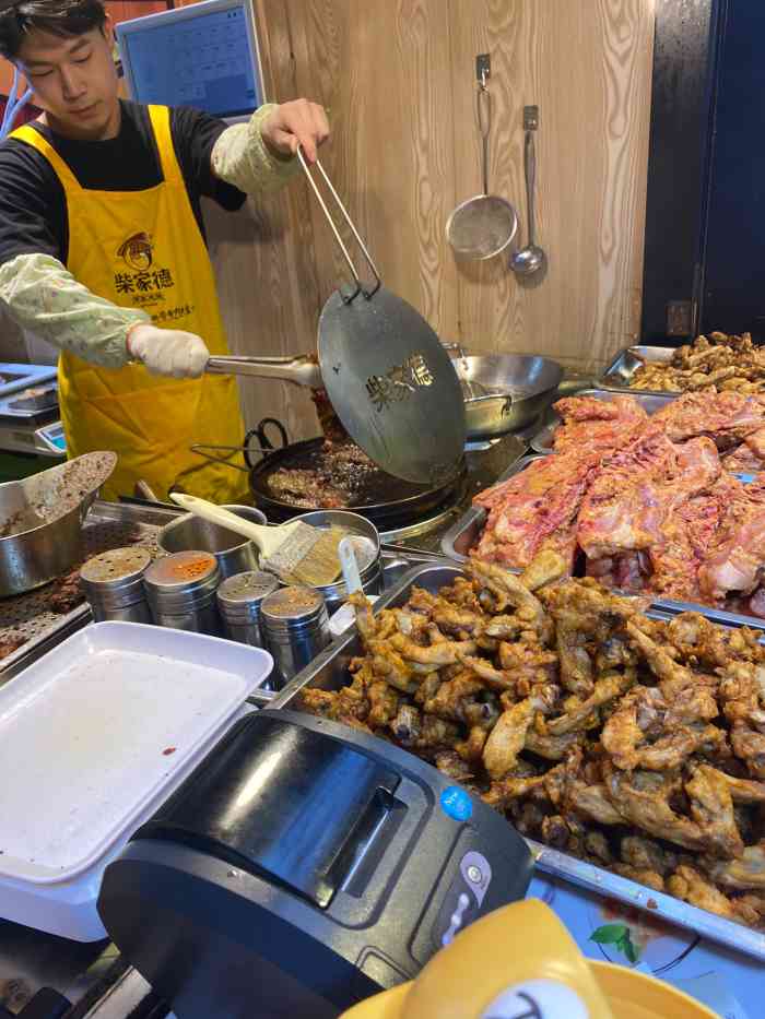 柴家德铁板鸡排(学府店"之前总会定他家的外卖,铁板鸡排,还有锁骨.