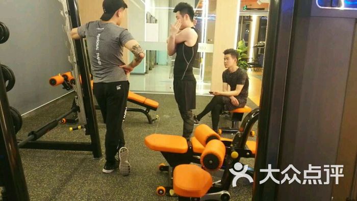 乐刻运动健身:月卡充起来很方便,器材和课程也