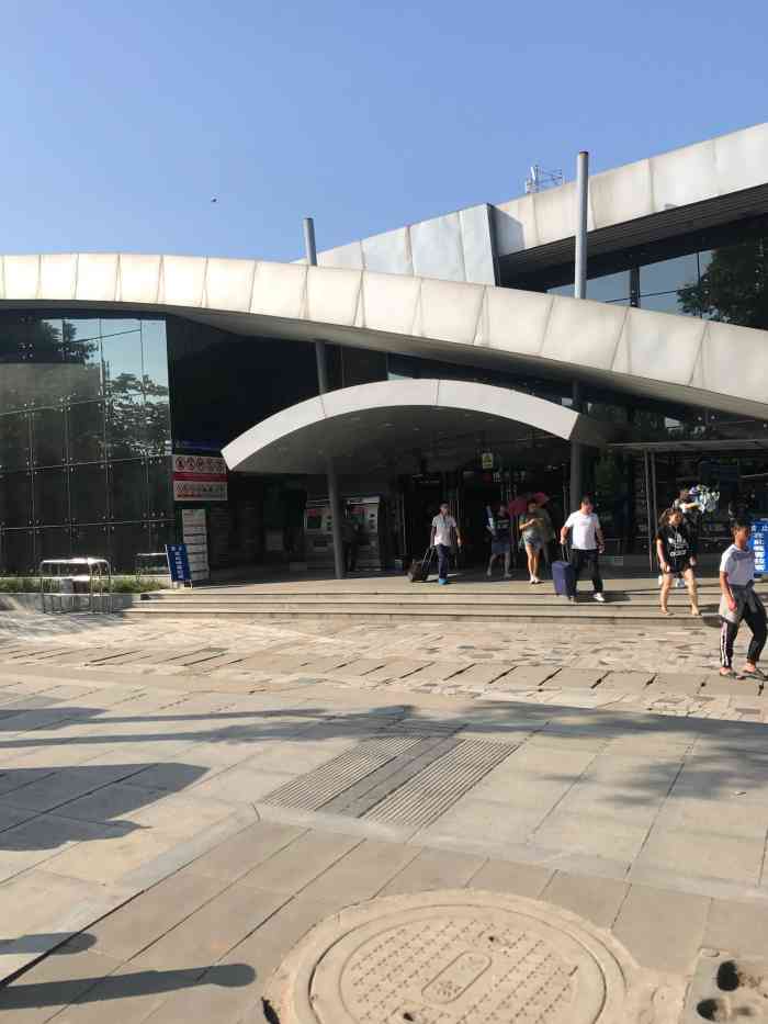成都行政学院地铁站-"成都行政学院地铁口是地铁2号线