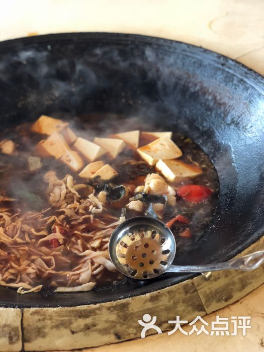 大锅大灶柴火饭庄柴火鱼图片 第2张