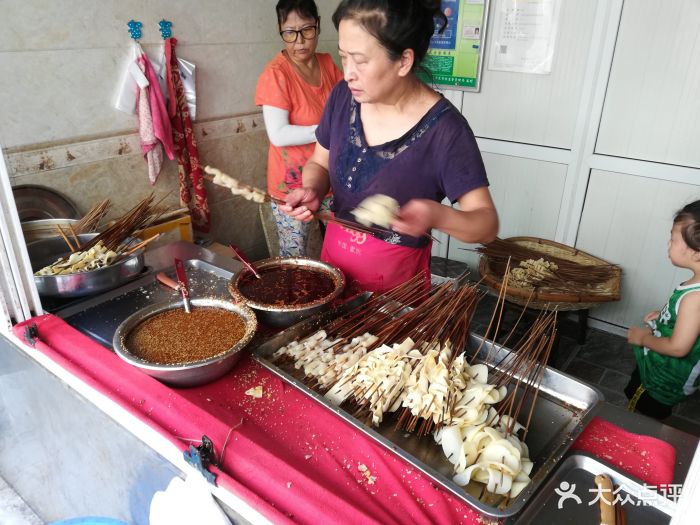 鼓楼小学麻辣烫夹馍-图片-安康美食-大众点评网