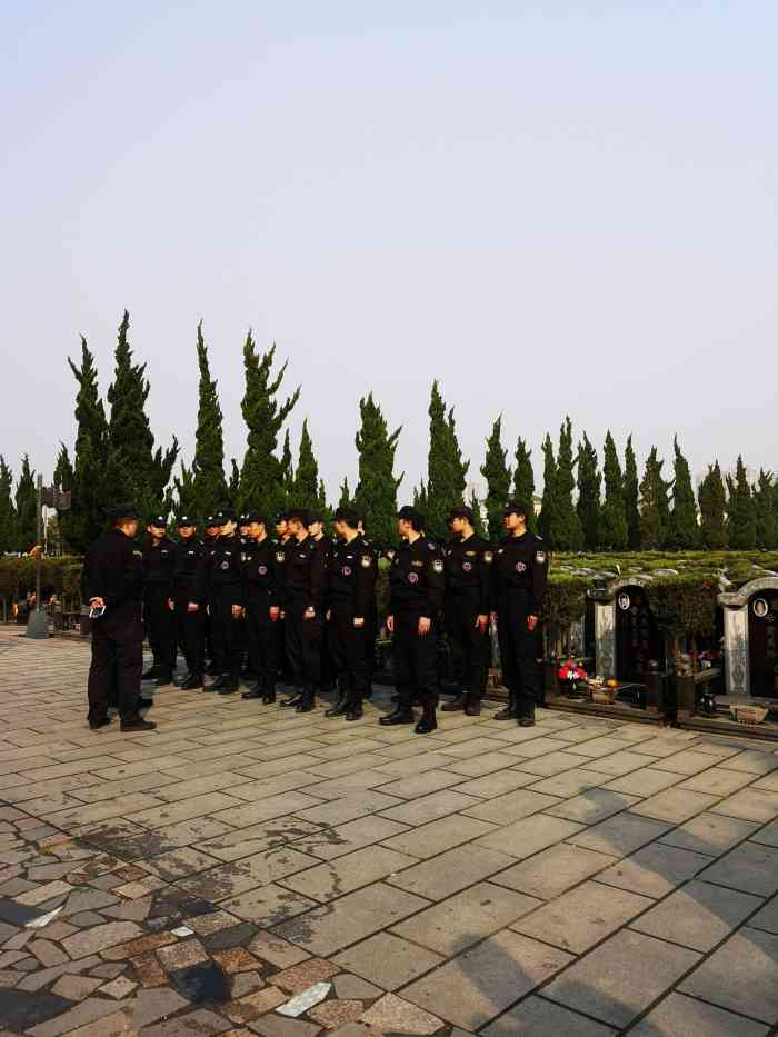 上海浦东新区天长公墓"一年两次去给阿娘阿爷扫墓,是9号线曹路站.