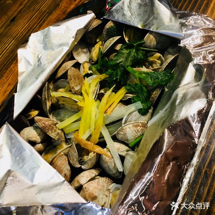 春哥烤串(新开路店)-锡纸蚬子-菜-锡纸蚬子图片-大连美食-大众点评网