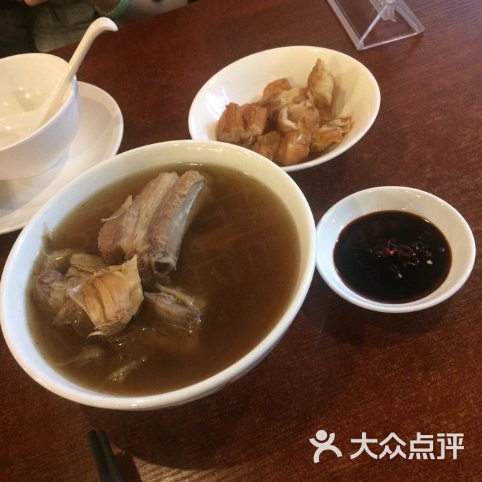 肥豚肉骨茶