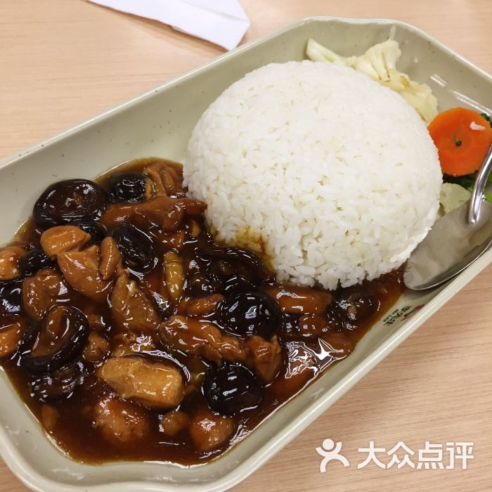 香菇鸡块米饭