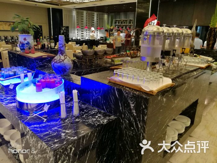 新锦江大酒店赛美蓉自助餐厅的点评