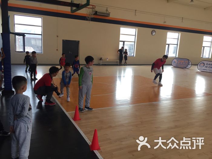 盛世体育青少年儿童篮球培训班(菜户营校区)