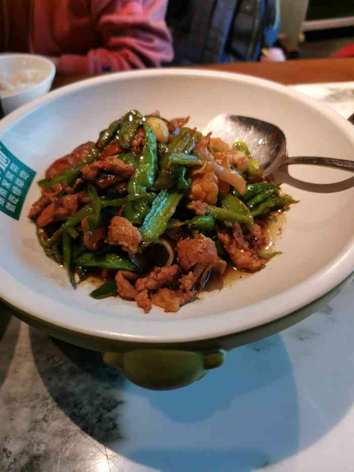最近吃湘菜迷上绿草地的辣椒炒肉有一种费大厨的感觉招牌菜酸菜鱼最好