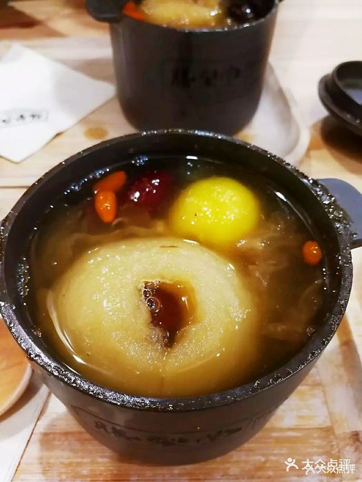 红豆桂圆紫砂烤梨