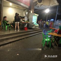 烧烤烤串  南岸区  南坪 陈烧烤地理位置 在兰湖路上面一点的十字路口